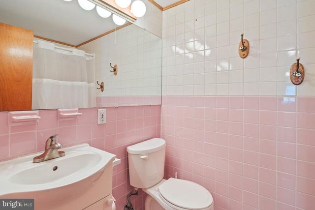 9735 GLENHOPE RD, Philadelphia, PA 19115