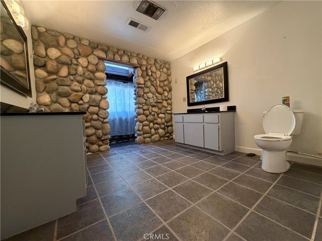 Image 17 of property listing at 31669 Indian Reservation Road, Porterville, CA 93257