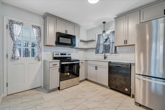 N 222 Oakwood RD, Troutville, VA 24175