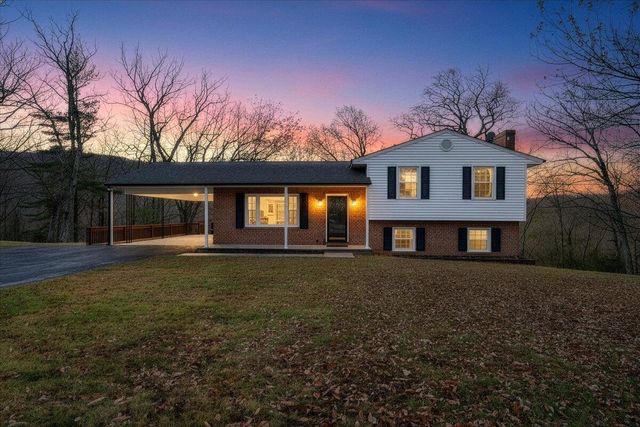 N 222 Oakwood RD, Troutville, VA 24175