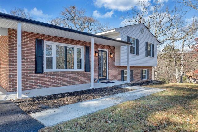 N 222 Oakwood RD, Troutville, VA 24175