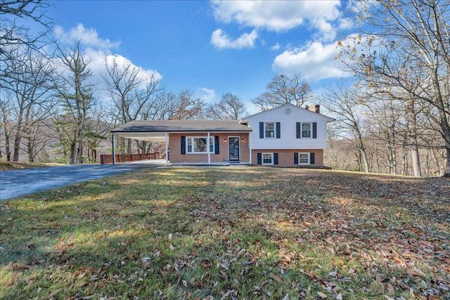 N 222 Oakwood RD, Troutville, VA 24175