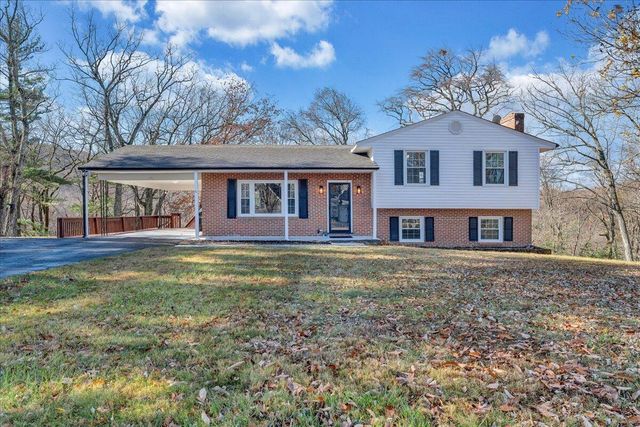 N 222 Oakwood RD, Troutville, VA 24175