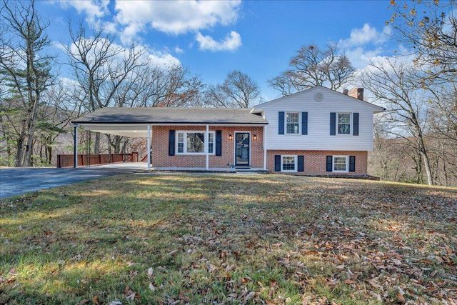 N 222 Oakwood RD, Troutville, VA 24175