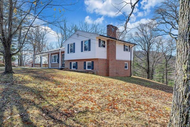 N 222 Oakwood RD, Troutville, VA 24175