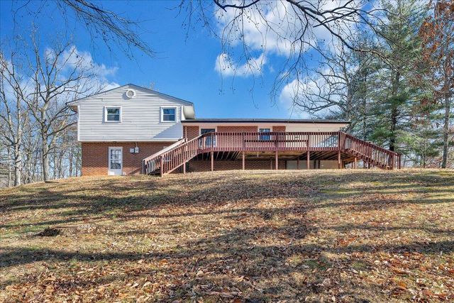 N 222 Oakwood RD, Troutville, VA 24175