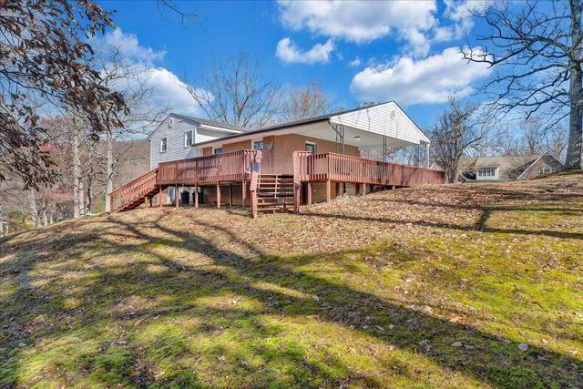 N 222 Oakwood RD, Troutville, VA 24175
