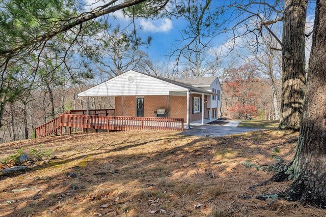 N 222 Oakwood RD, Troutville, VA 24175