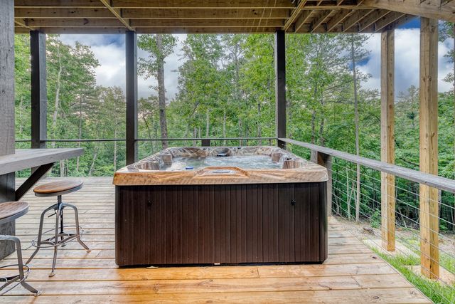 281 Raintree Bend, Blue Ridge, GA 30513