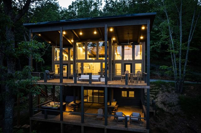 281 Raintree Bend, Blue Ridge, GA 30513