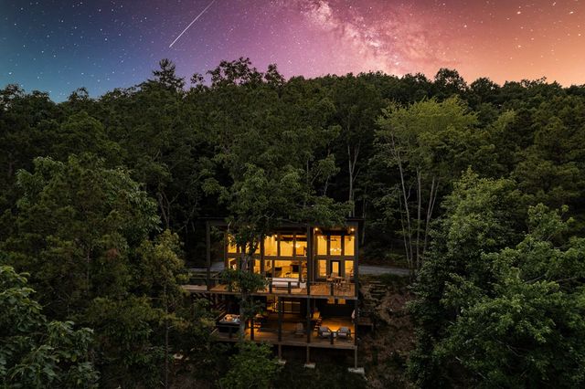 281 Raintree Bend, Blue Ridge, GA 30513