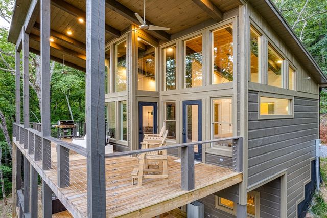 281 Raintree Bend, Blue Ridge, GA 30513