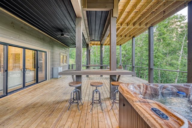 281 Raintree Bend, Blue Ridge, GA 30513