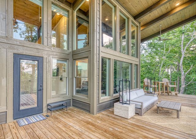 281 Raintree Bend, Blue Ridge, GA 30513