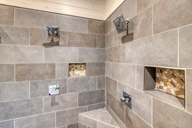 281 Raintree Bend, Blue Ridge, GA 30513