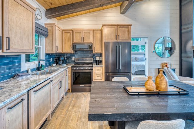 281 Raintree Bend, Blue Ridge, GA 30513