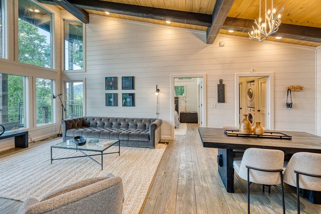 281 Raintree Bend, Blue Ridge, GA 30513