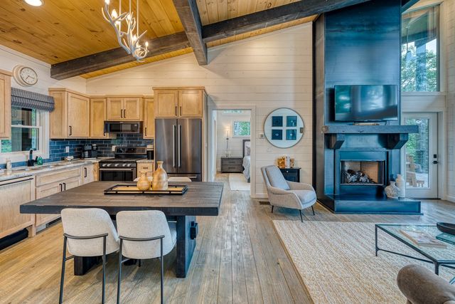 281 Raintree Bend, Blue Ridge, GA 30513