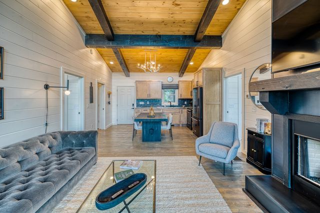 281 Raintree Bend, Blue Ridge, GA 30513