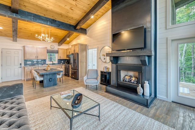 281 Raintree Bend, Blue Ridge, GA 30513