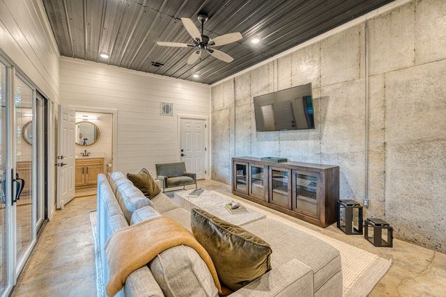 281 Raintree Bend, Blue Ridge, GA 30513