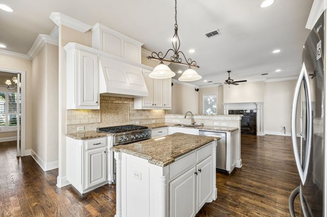 7202 Casa Loma Avenue, Dallas, TX 75214