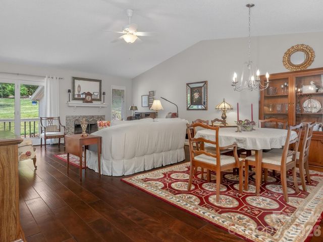 136 Deerlake Drive, Asheville, NC 28803