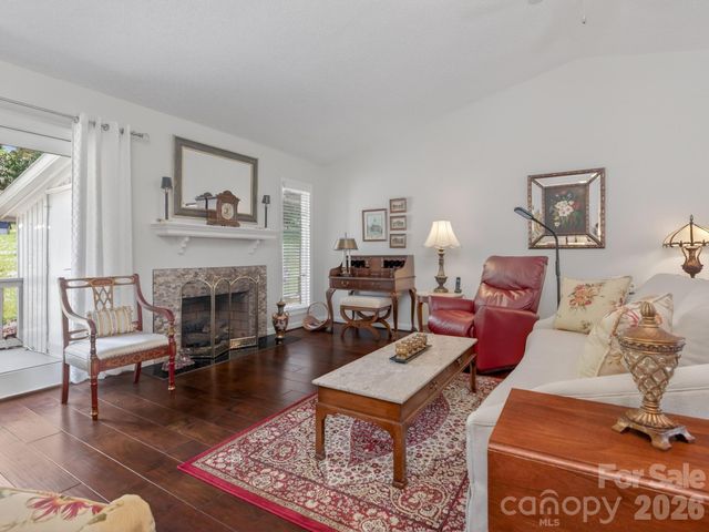 136 Deerlake Drive, Asheville, NC 28803