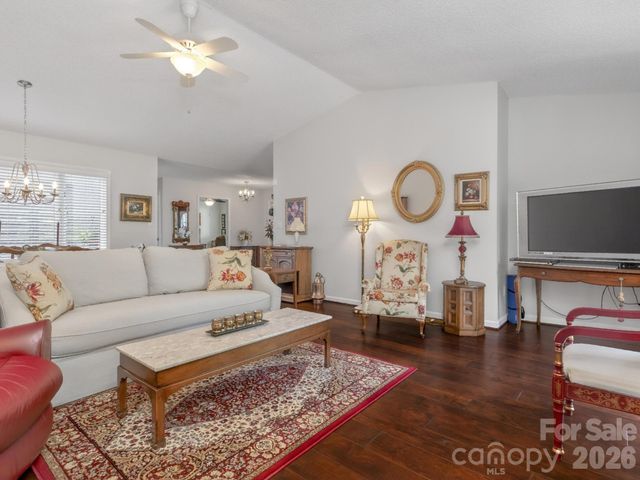 136 Deerlake Drive, Asheville, NC 28803