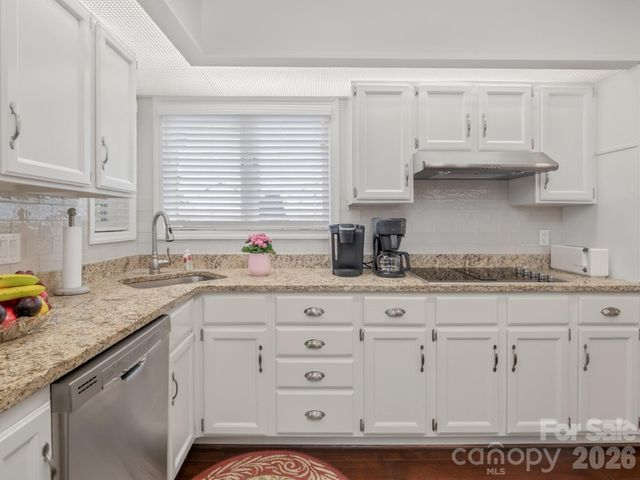 136 Deerlake Drive, Asheville, NC 28803