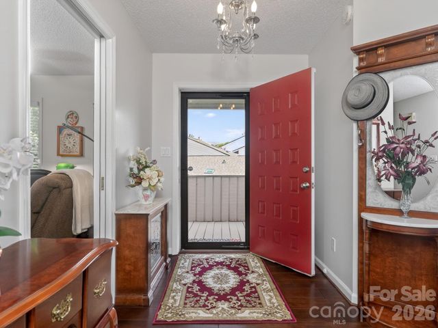 136 Deerlake Drive, Asheville, NC 28803