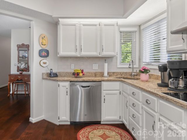 136 Deerlake Drive, Asheville, NC 28803