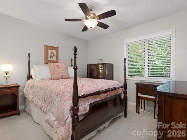 136 Deerlake Drive, Asheville, NC 28803