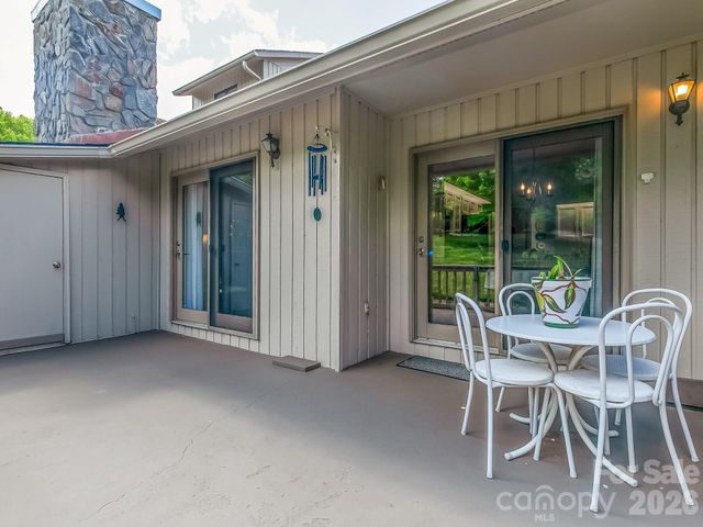 136 Deerlake Drive, Asheville, NC 28803