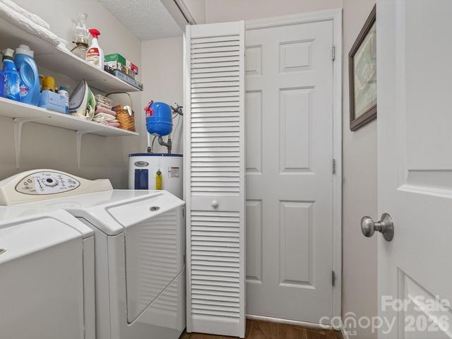 136 Deerlake Drive, Asheville, NC 28803