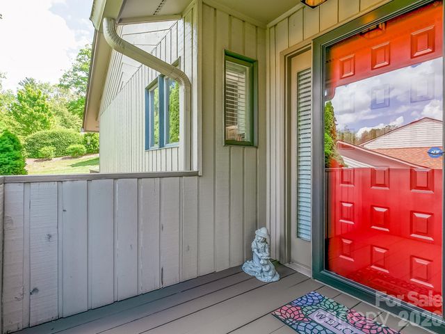 136 Deerlake Drive, Asheville, NC 28803