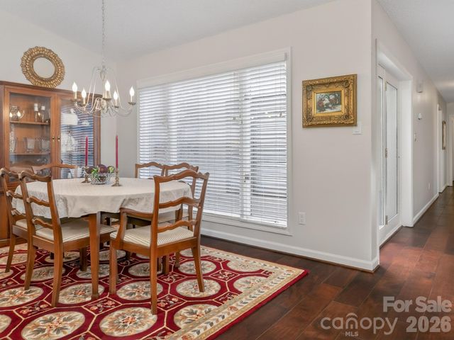 136 Deerlake Drive, Asheville, NC 28803
