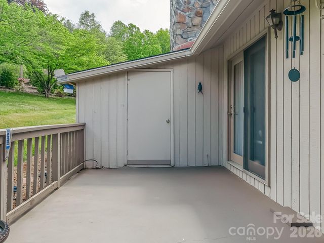 136 Deerlake Drive, Asheville, NC 28803