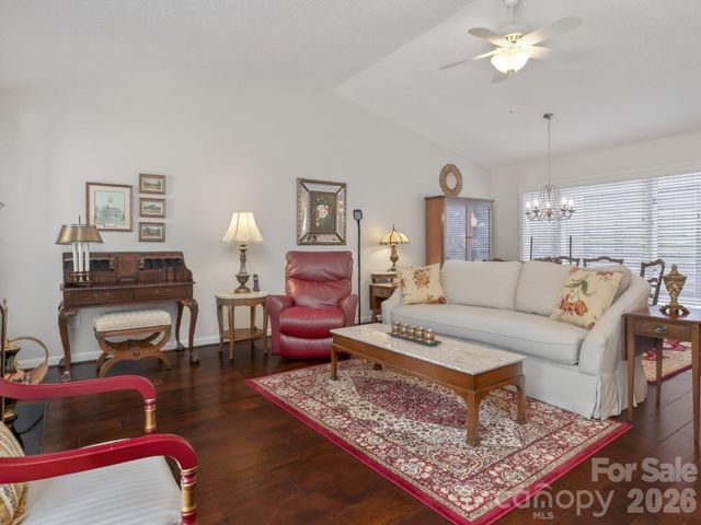 136 Deerlake Drive, Asheville, NC 28803