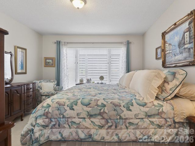 136 Deerlake Drive, Asheville, NC 28803