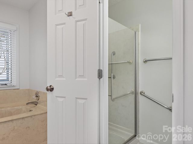 136 Deerlake Drive, Asheville, NC 28803