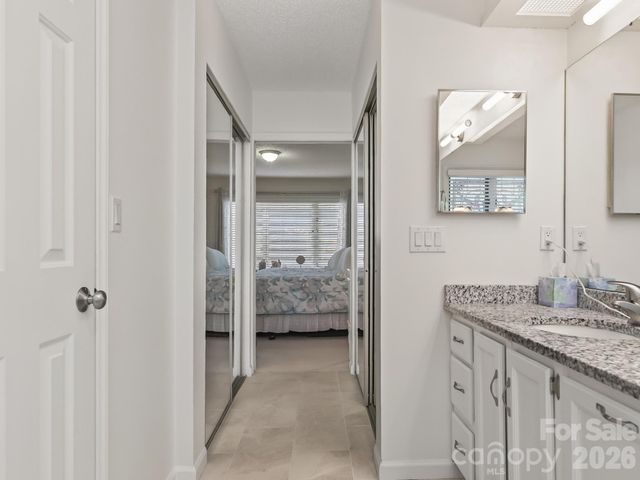 136 Deerlake Drive, Asheville, NC 28803