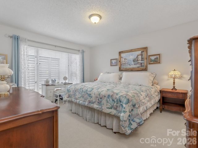 136 Deerlake Drive, Asheville, NC 28803