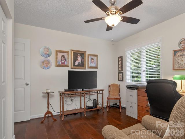 136 Deerlake Drive, Asheville, NC 28803