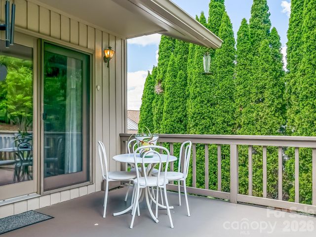 136 Deerlake Drive, Asheville, NC 28803