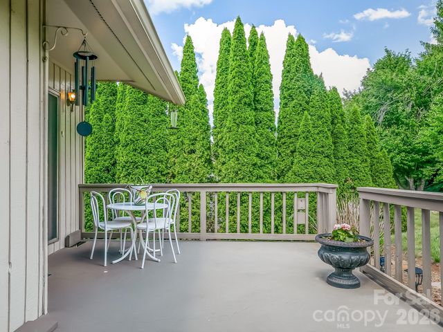 136 Deerlake Drive, Asheville, NC 28803