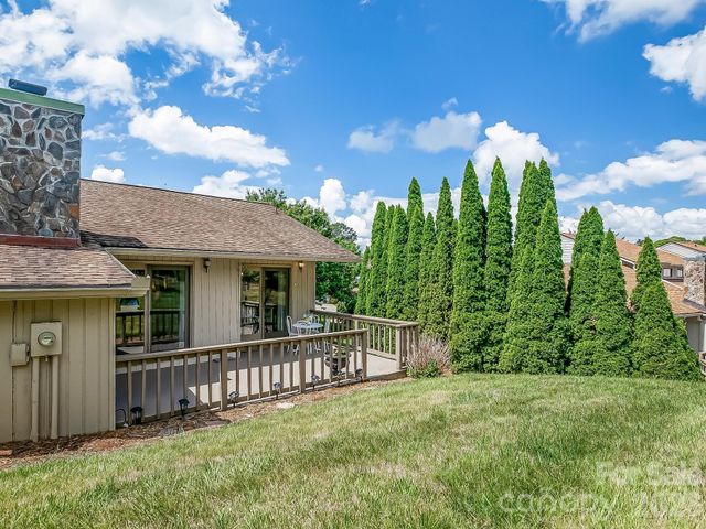 136 Deerlake Drive, Asheville, NC 28803