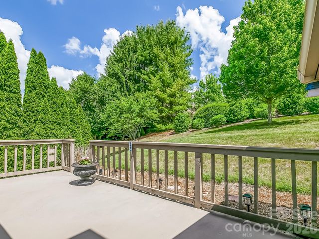136 Deerlake Drive, Asheville, NC 28803