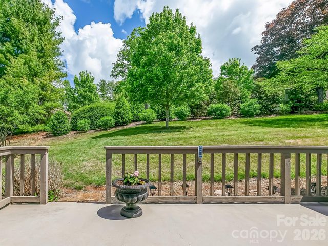 136 Deerlake Drive, Asheville, NC 28803