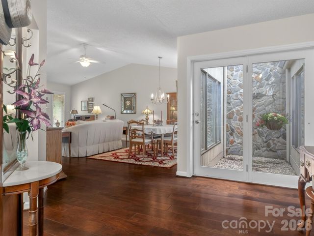 136 Deerlake Drive, Asheville, NC 28803